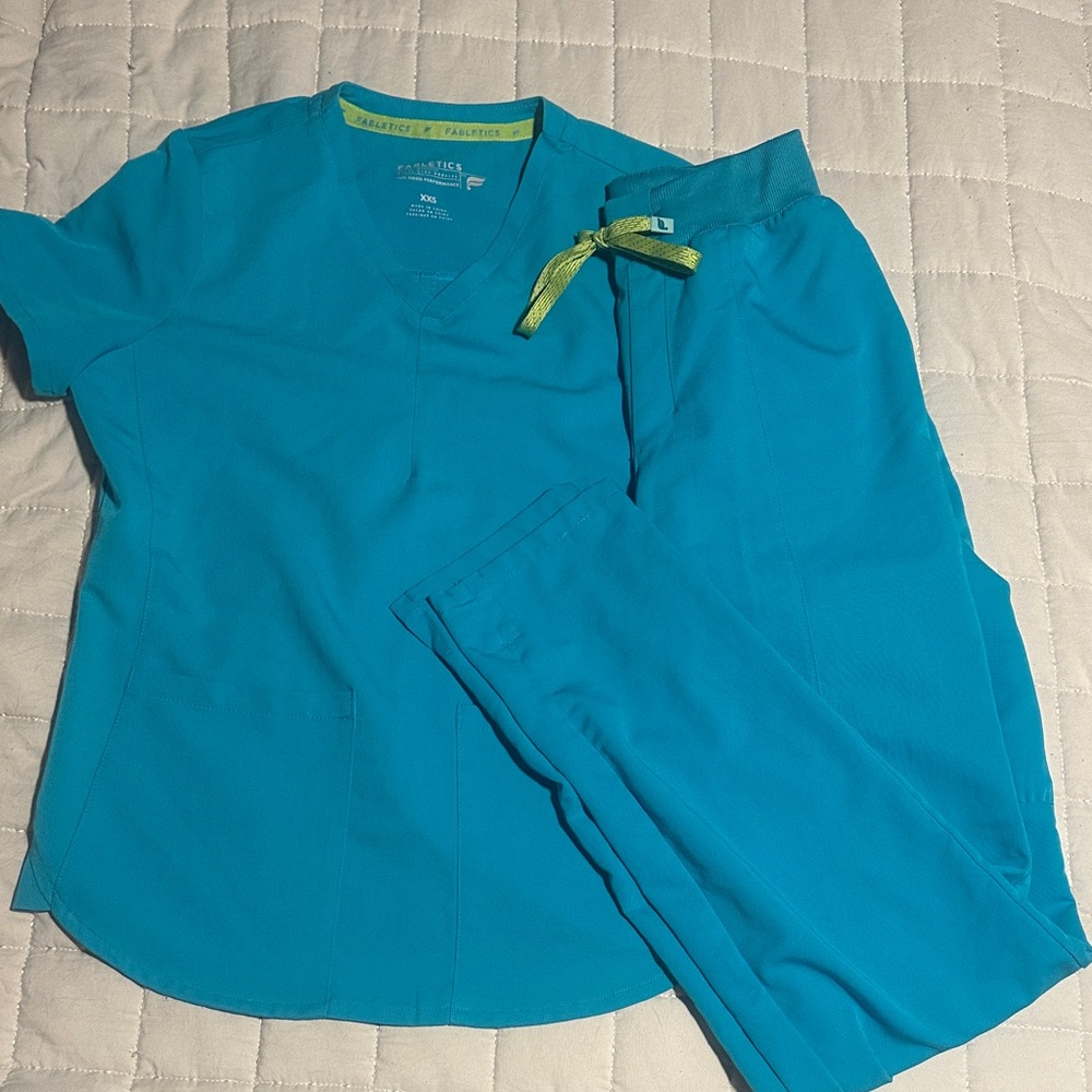 Fablectic scrub set